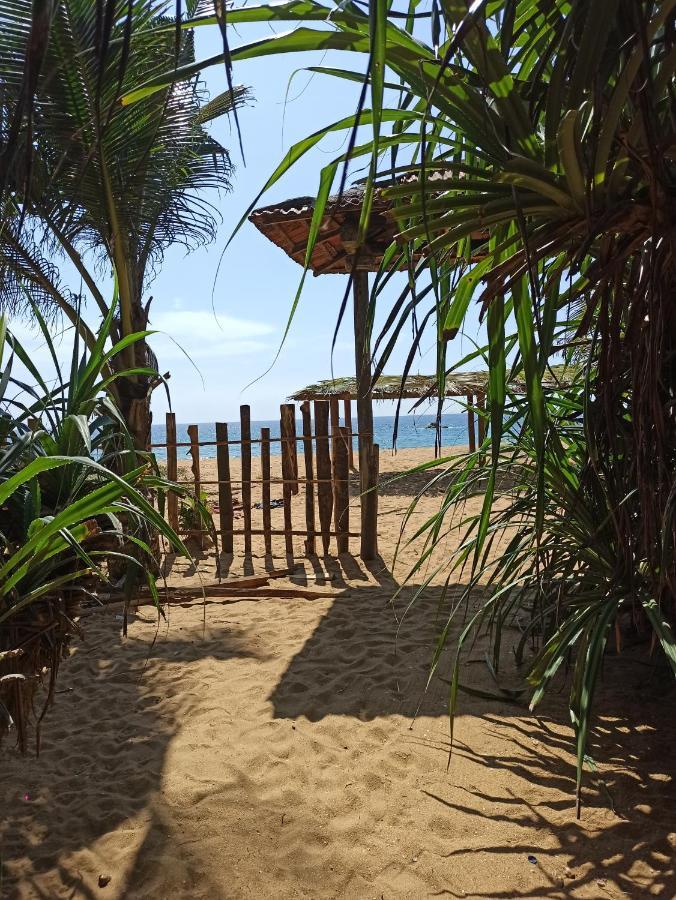 Ravana - Beach Cabanas Hikkaduwa Bagian luar foto