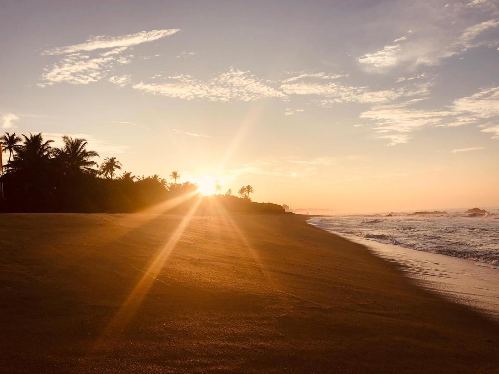 Ravana - Beach Cabanas Hikkaduwa Bagian luar foto