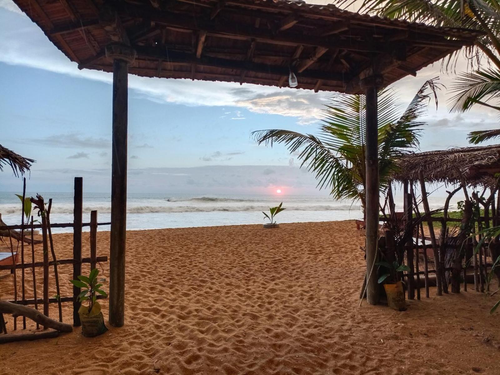 Ravana - Beach Cabanas Hikkaduwa Bagian luar foto