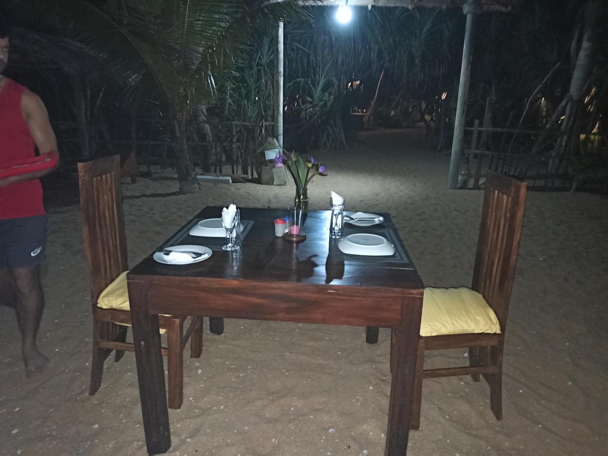 Ravana - Beach Cabanas Hikkaduwa Bagian luar foto